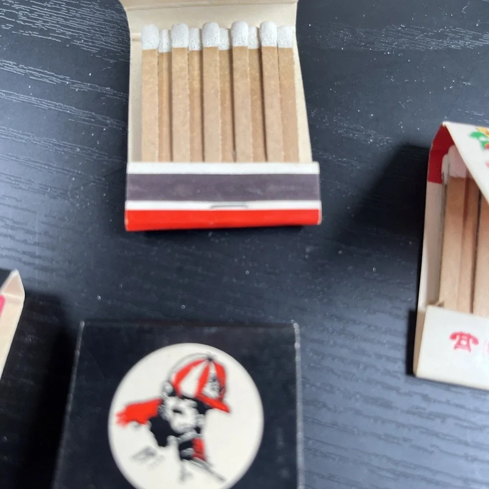 Vintage 1960s Matchbook Hotel Ramada Inn Roadside Hotel Frontstrike‎